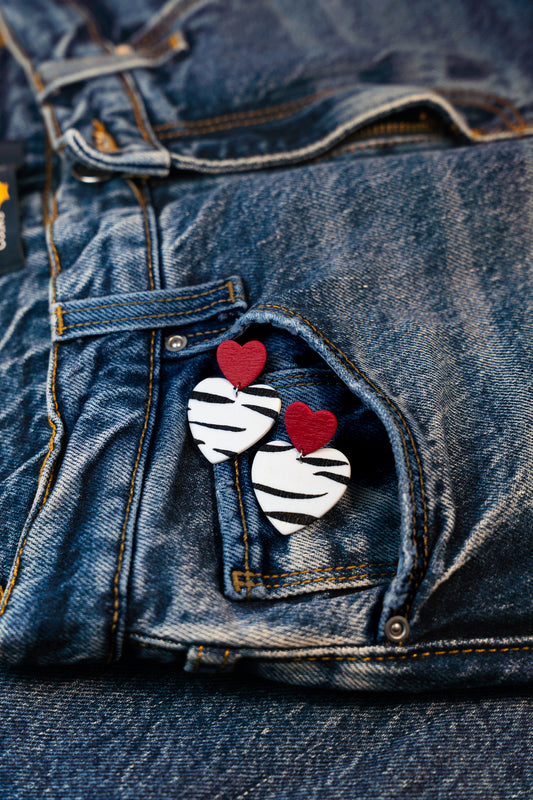 Cercei Inimi în contrast