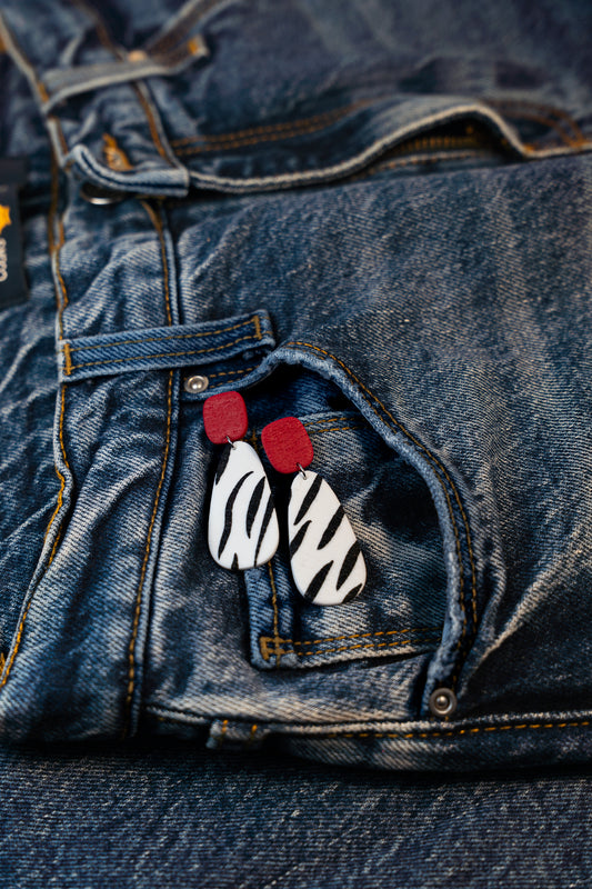 Cercei picuri de contrast