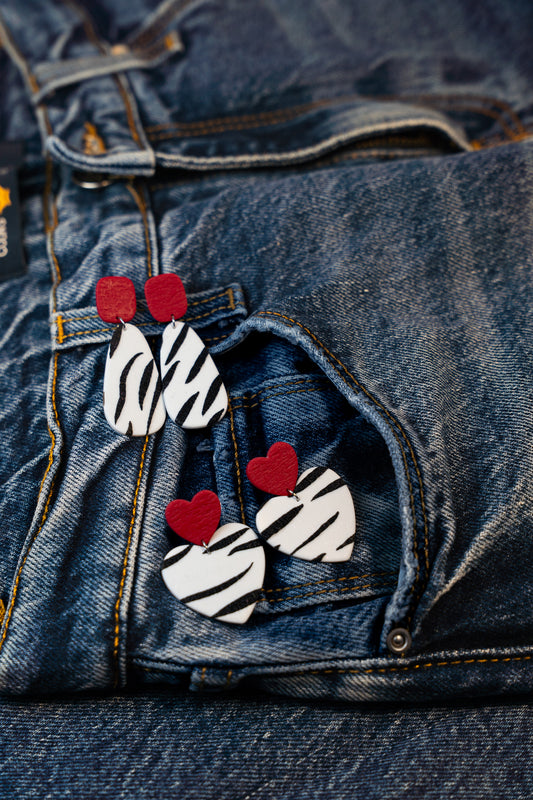 Cercei Inimi în contrast